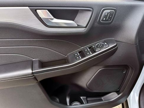 Used 2025 Ford Escape Platinum AWD/4WD image 16