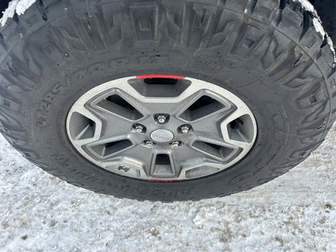 Used 2018 Jeep Wrangler Unlimited Rubicon w/ Cold Weather Group image 18