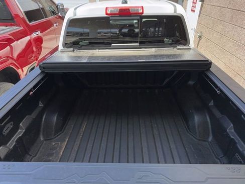 Used 2024 GMC Canyon AT4 w/ AT4 Premium Package AWD/4WD image 4
