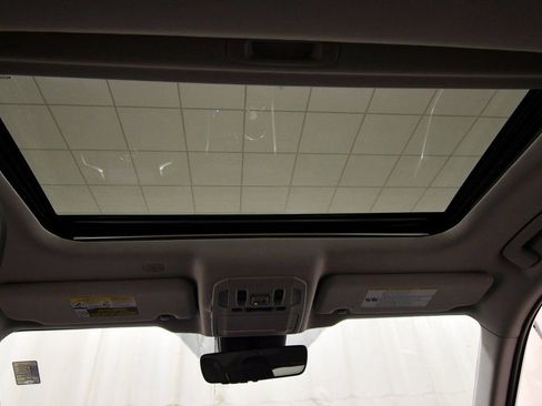 Used 2022 Toyota Highlander XLE image 14