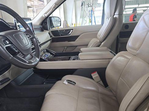 Used 2019 Lincoln Navigator Reserve AWD/4WD image 6