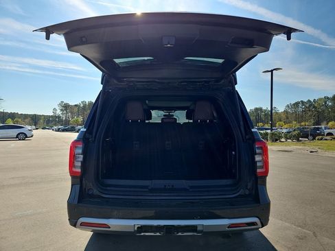 Used 2024 Ford Expedition Limited image 17