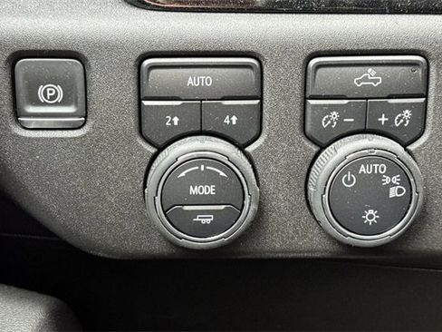 Used 2025 Chevrolet Silverado 1500 LT image 39