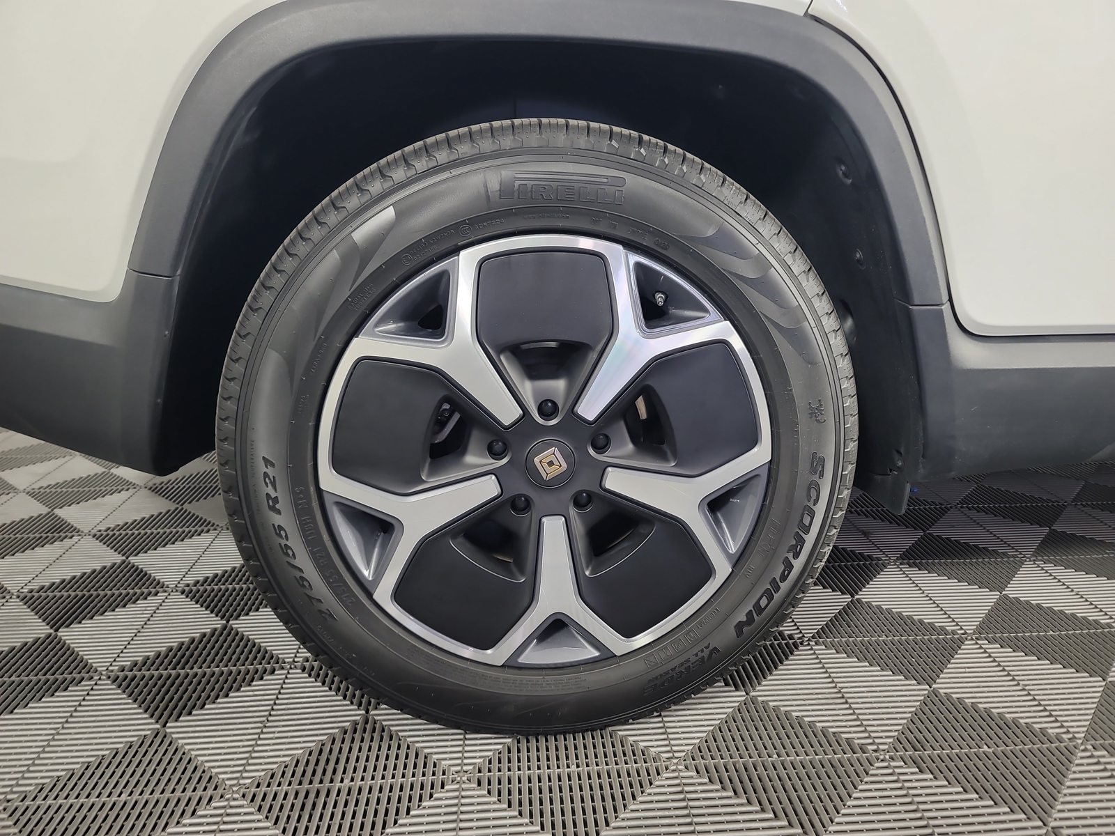 Used 2023 Rivian R1T Adventure Dual AWD/4WD image 12
