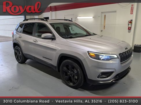 Used 2020 Jeep Cherokee Latitude Plus image 5