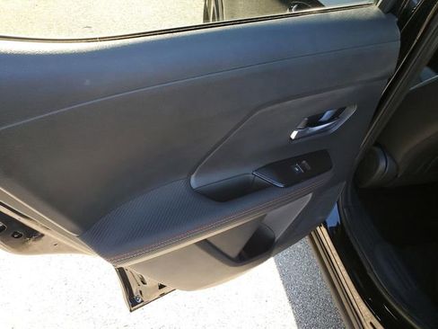 Certified 2025 Nissan Kicks SR image 11