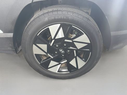 Used 2025 Hyundai Kona SEL FWD image 11