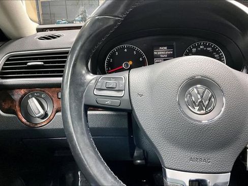 Used 2012 Volkswagen Passat 2.5 SEL FWD image 12