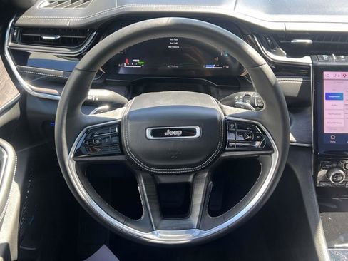 Certified 2023 Jeep Grand Cherokee Overland w/ Luxury Tech Group IV AWD/4WD image 16