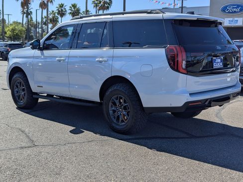Used 2025 Ford Expedition Tremor image 4