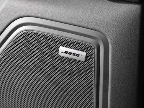 Used 2025 Porsche Macan image 16