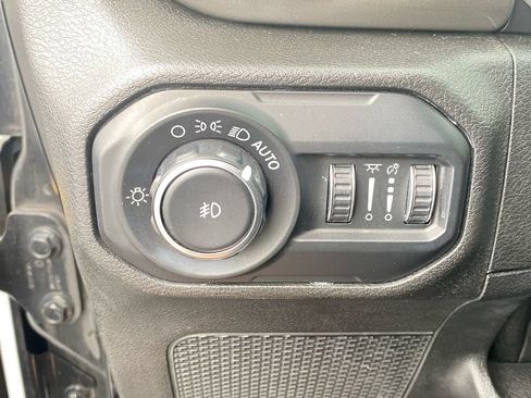 Used 2020 Jeep Wrangler Unlimited Sahara AWD/4WD image 21
