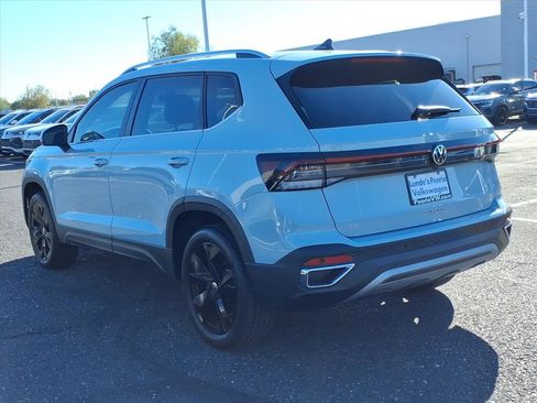 New 2026 Volkswagen Taos SE image 5