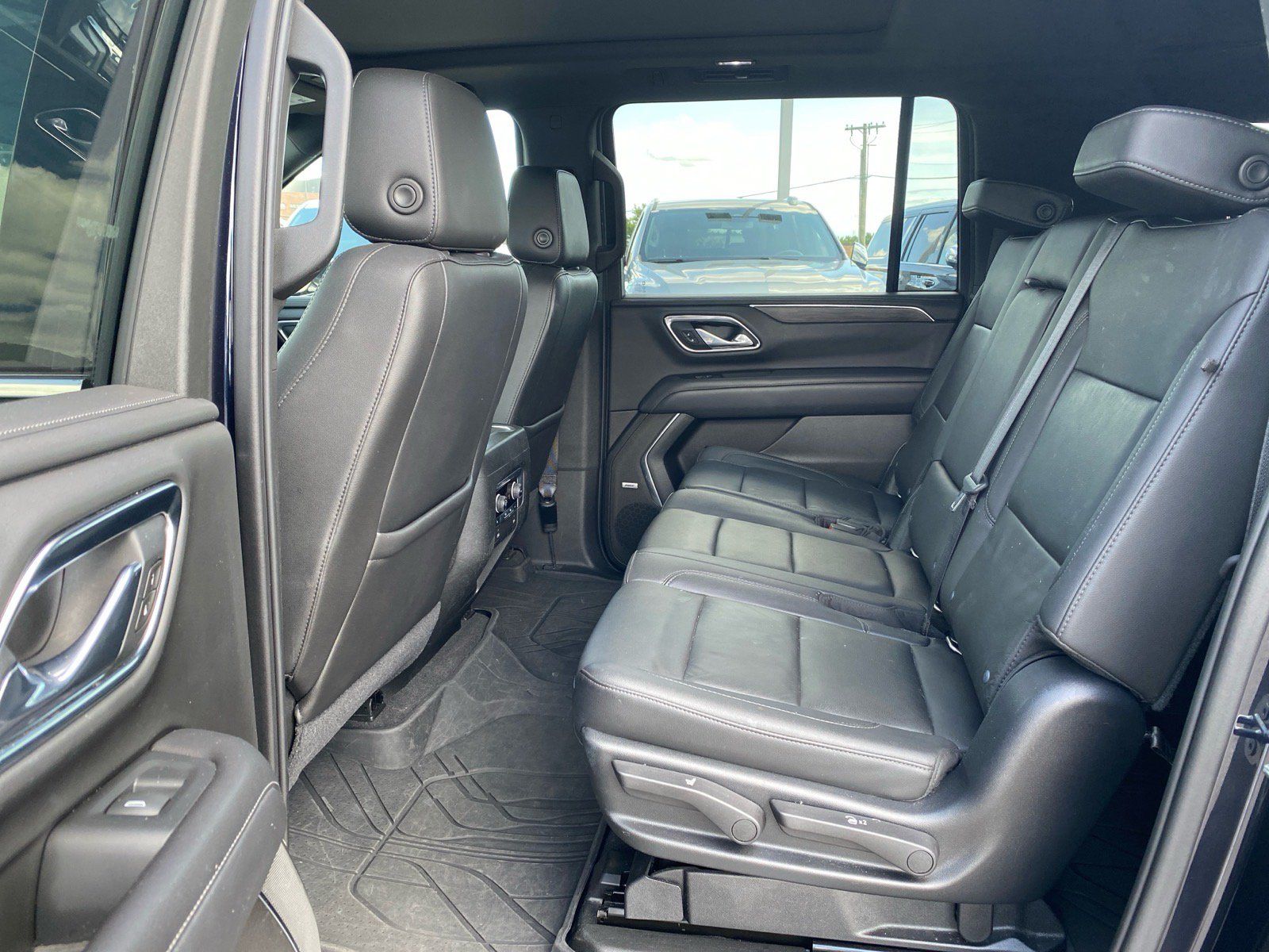 Used 2021 Chevrolet Suburban LT w/ LT Signature Package RWD image 20