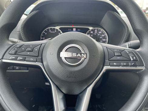 Used 2025 Nissan Sentra SV image 25