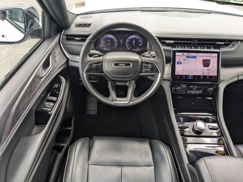 Certified 2024 Jeep Grand Cherokee L Overland w/ Luxury Tech Group IV AWD/4WD image 15