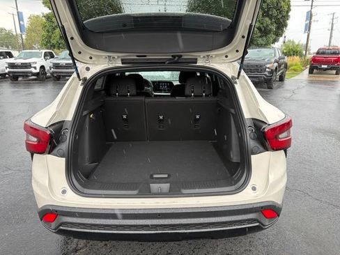 New 2026 Chevrolet Trax RS w/ Sunroof Package FWD image 11