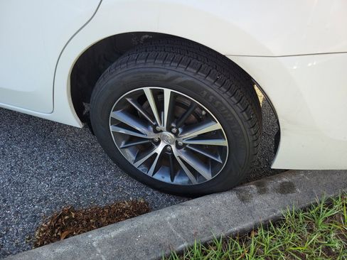 Used 2017 Toyota Corolla LE image 23