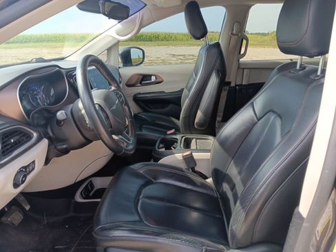 Used 2017 Chrysler Pacifica Touring-L FWD image 20