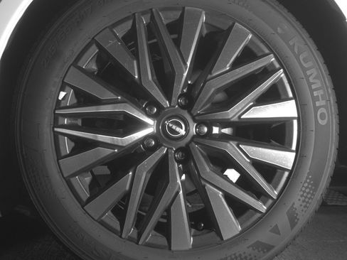 Used 2025 Nissan Altima 2.5 SV FWD image 14
