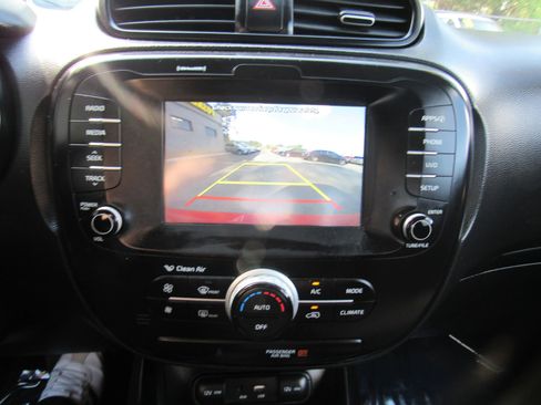 Used 2019 Kia Soul w/ Convenience Package FWD image 19