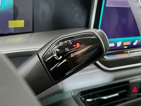 New 2026 Volkswagen Tiguan SE AWD/4WD image 16