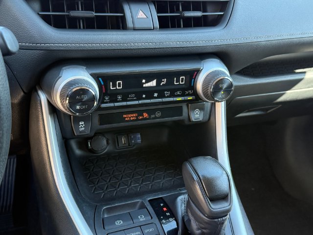 Used 2021 Toyota RAV4 XLE AWD/4WD image 16