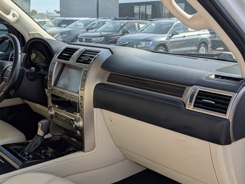Used 2020 Lexus GX 460 Luxury image 28