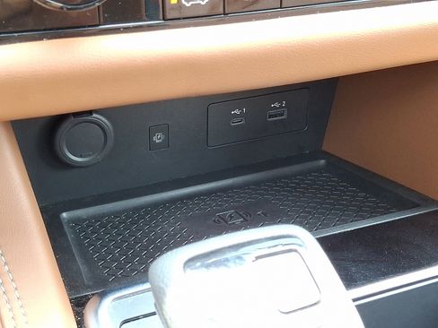 Certified 2023 Nissan Pathfinder Platinum w/ Black Appearance Package image 28