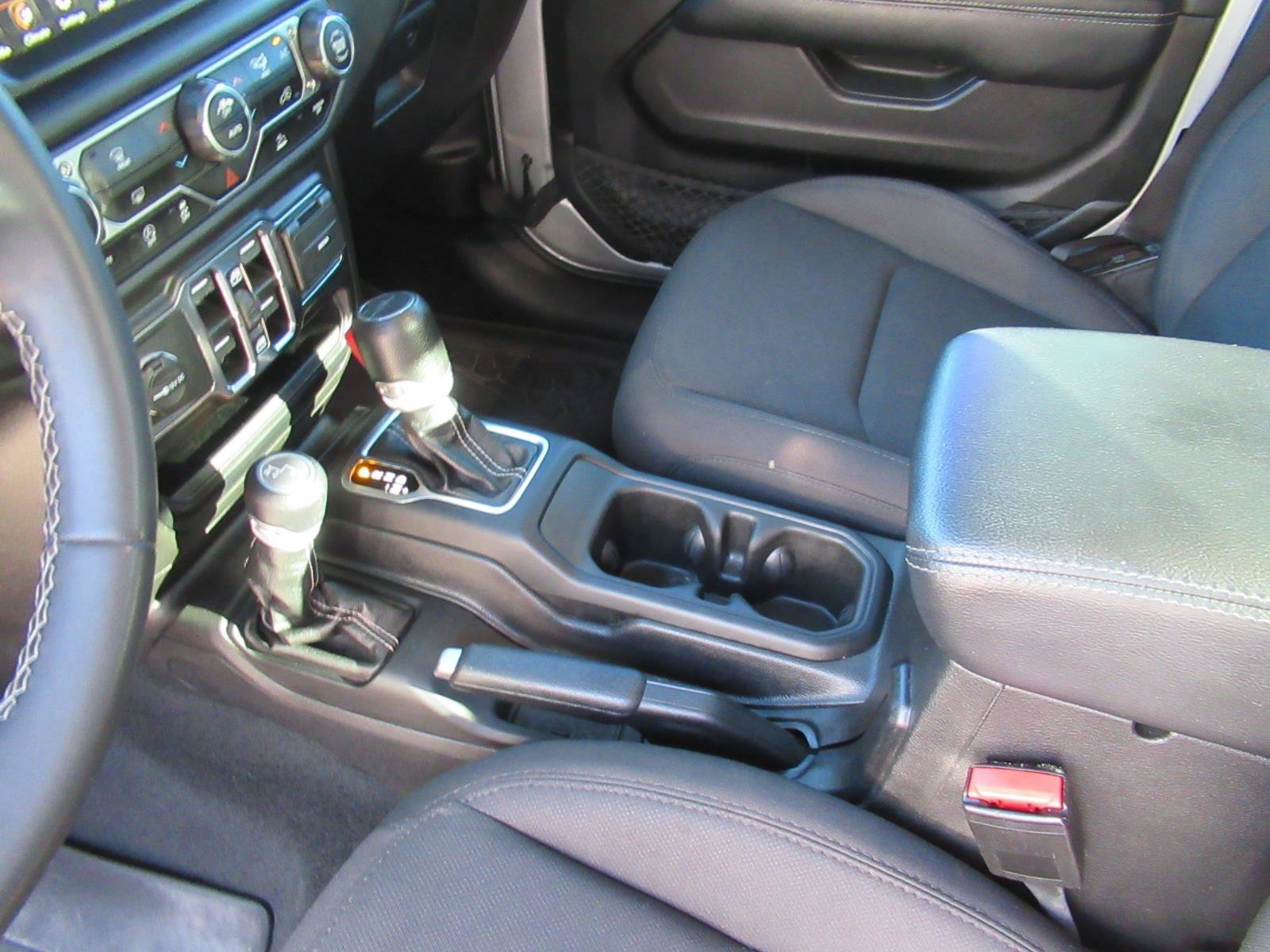 Used 2023 Jeep Gladiator Overland AWD/4WD image 16