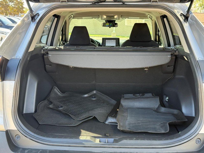 Used 2022 Toyota RAV4 LE AWD/4WD image 9