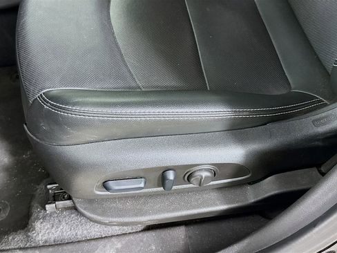 Used 2024 GMC Terrain SLT image 19