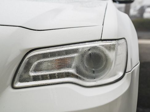 Used 2018 Chrysler 300 Limited image 8