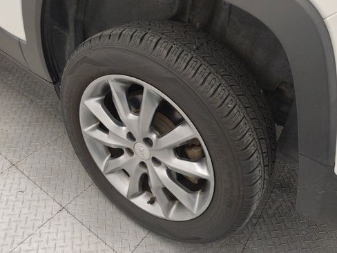 Used 2018 Jeep Cherokee Limited w/ Luxury Group AWD/4WD image 31