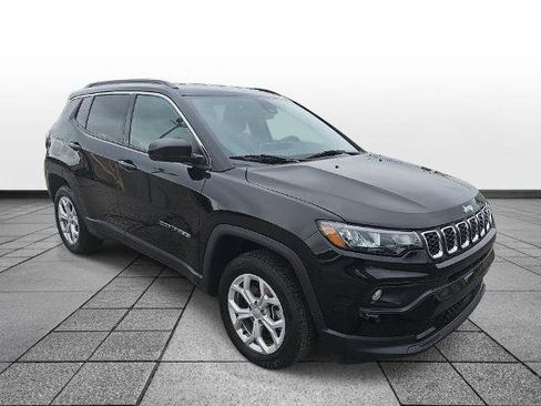 Used 2024 Jeep Compass Latitude AWD/4WD image 3