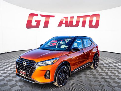 Used 2023 Nissan Kicks SR w/ SR Premium Package image 3