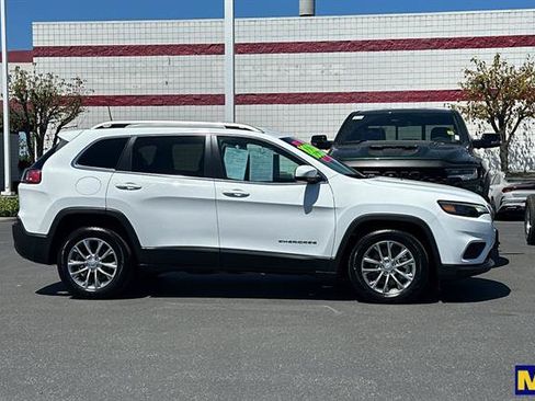 Used 2021 Jeep Cherokee Latitude Lux FWD image 3
