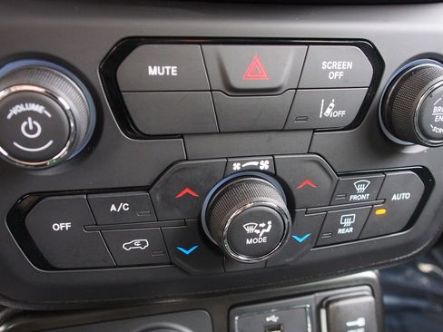 Used 2023 Jeep Renegade Altitude w/ Convenience Group I image 27