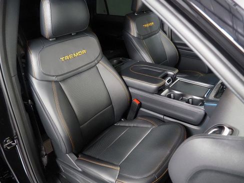 Used 2025 Ford Expedition Tremor image 2