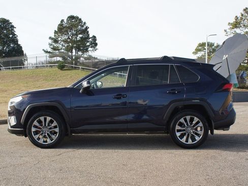 Used 2019 Toyota RAV4 XLE Premium image 8