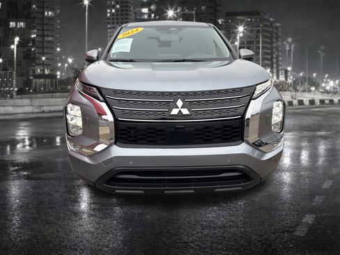 Used 2024 Mitsubishi Outlander SE image 9