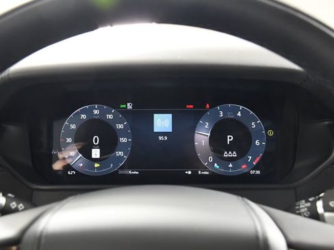New 2026 Land Rover Range Rover Velar Dynamic SE AWD/4WD image 31