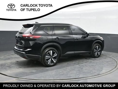 Used 2025 Nissan Rogue SL w/ SL Premium Package image 3