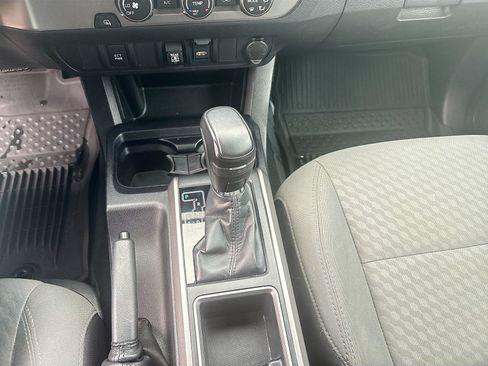 Used 2020 Toyota Tacoma SR5 RWD image 16