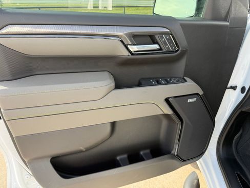 Used 2025 Chevrolet Silverado 1500 ZR2 w/ Technology Package image 10