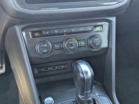 Used 2019 Volkswagen Tiguan SE image 20