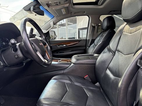 Used 2018 Cadillac Escalade Luxury AWD/4WD image 29