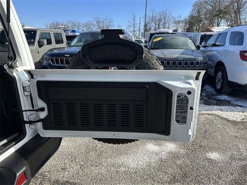 Certified 2021 Jeep Wrangler Unlimited Sahara image 11