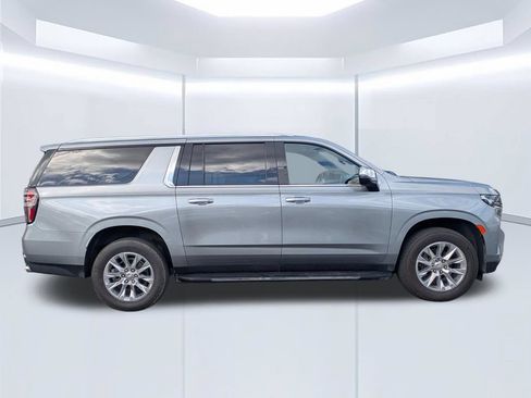 Used 2024 Chevrolet Suburban Premier AWD/4WD image 11
