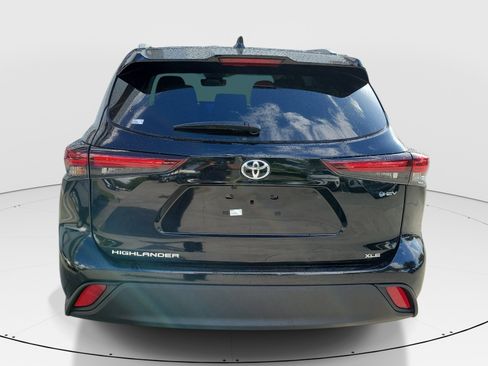 Certified 2025 Toyota Highlander XLE AWD/4WD image 6